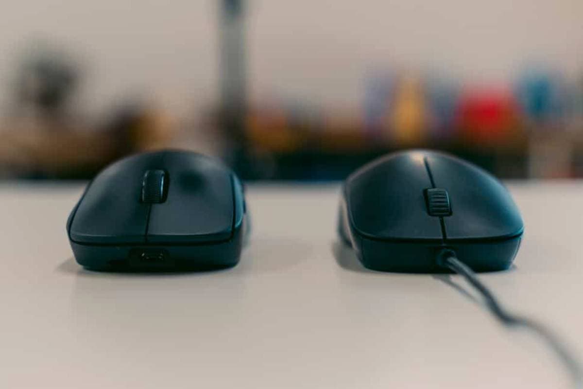 https://www.wepc.com/wp-content/uploads/2023/11/Wired-vs-wireless-gaming-mouse.jpg